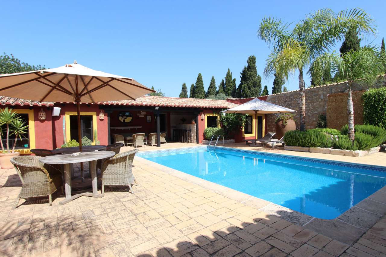 Wow factor 10 bedroom Villa for sale in Sao Bras de Alportel, Algarve