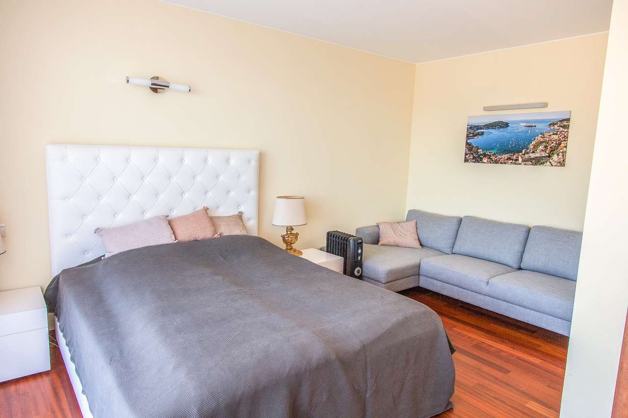 Superb 4 bedroom penthouse apartment which is ideally situated within one o