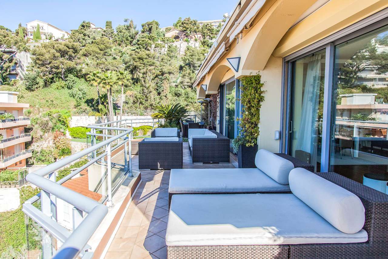 Superb 4 bedroom penthouse apartment which is ideally situated within one o