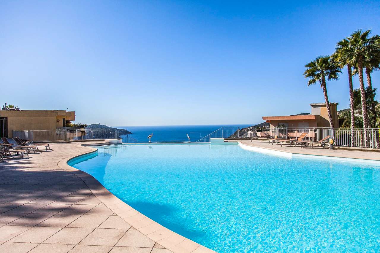 Superb 4 bedroom penthouse apartment which is ideally situated within one o