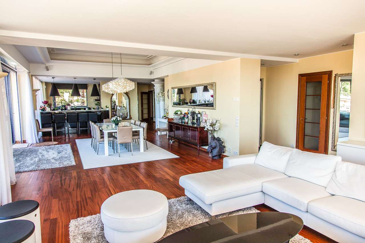 Superb 4 bedroom penthouse apartment which is ideally situated within one o