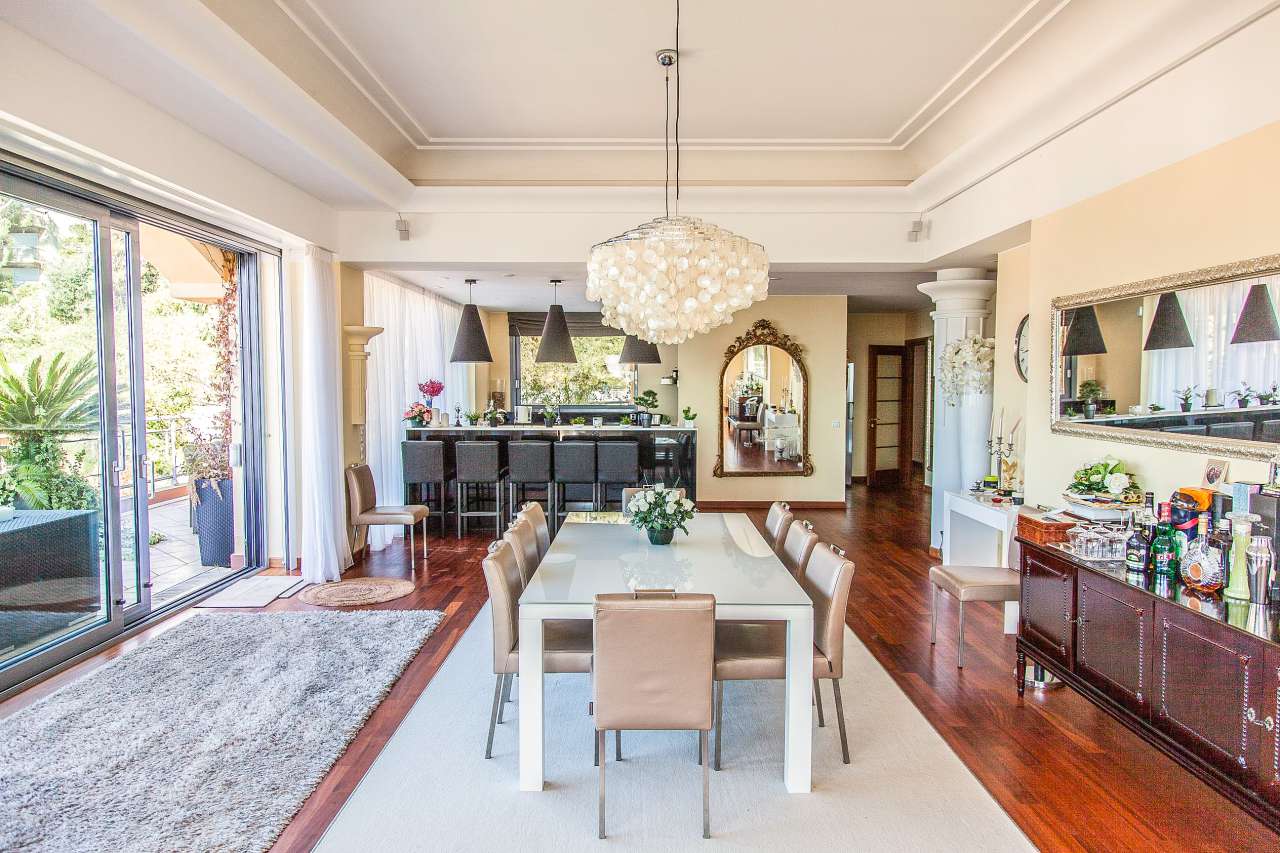 Superb 4 bedroom penthouse apartment which is ideally situated within one o