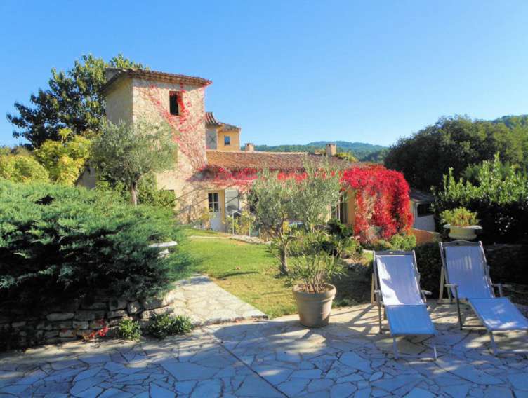 Outstanding stone farmhouse just a few kilometres from Apt, dating back in