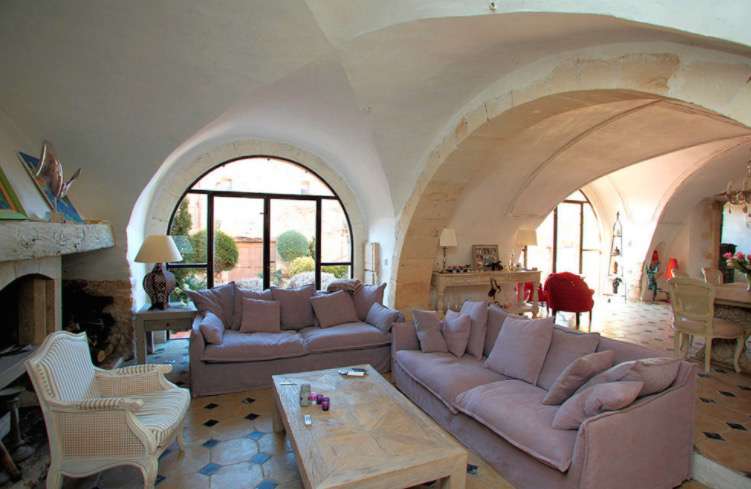 Superb and luxurious character property, set in the heart of 10 hectares of