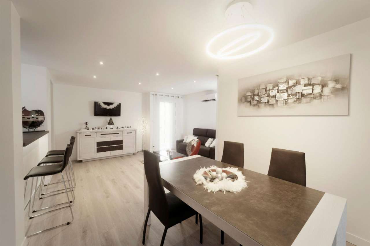 Charming and spacious 4 bedroom house set in over 3 acres of land in the th