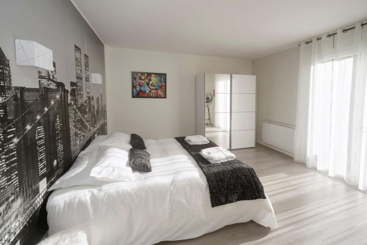 Charming and spacious 4 bedroom house set in over 3 acres of land in the th