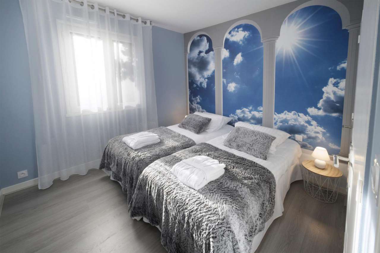 Charming and spacious 4 bedroom house set in over 3 acres of land in the th