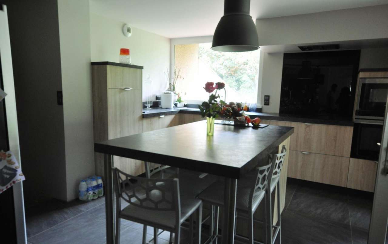 Charming and spacious 4 bedroom house set in over 3 acres of land in the th