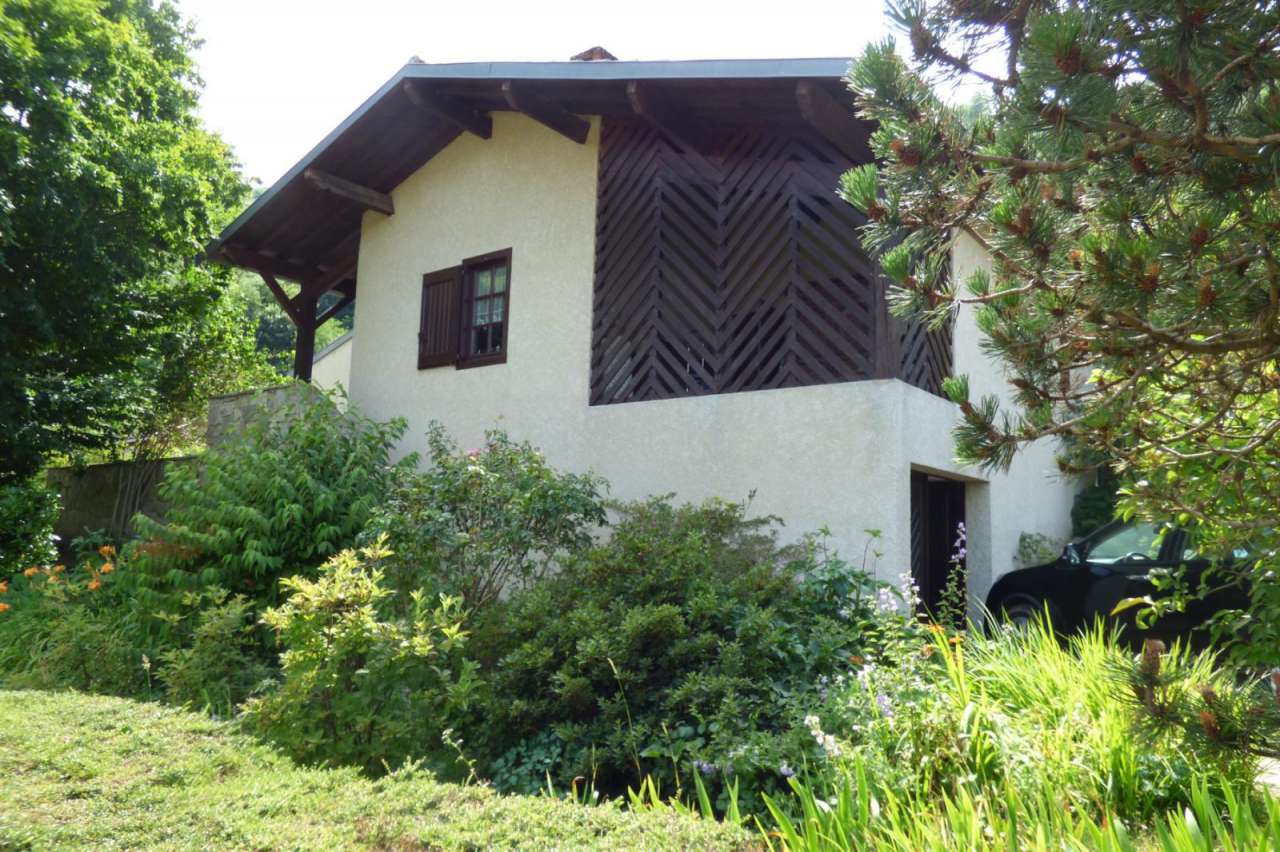 Charming 3 bedroom home ideally located in a quiet countryside setting in F