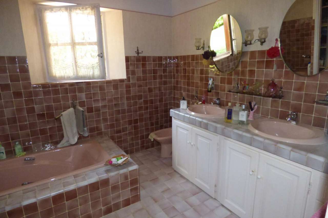 Charming 3 bedroom home ideally located in a quiet countryside setting in F