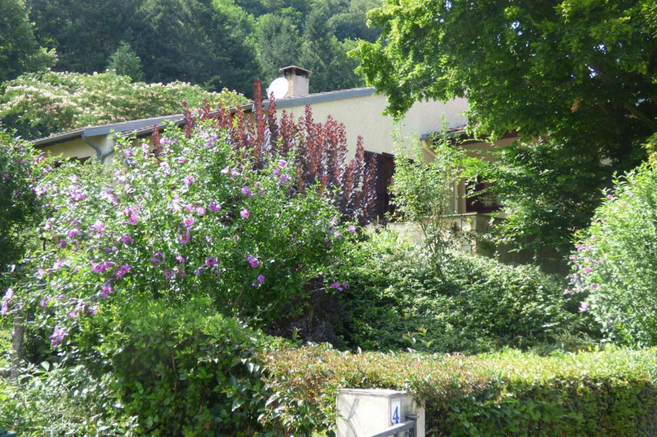 Charming 3 bedroom home ideally located in a quiet countryside setting in F