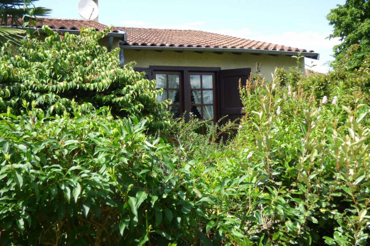 Charming 3 bedroom home ideally located in a quiet countryside setting in F