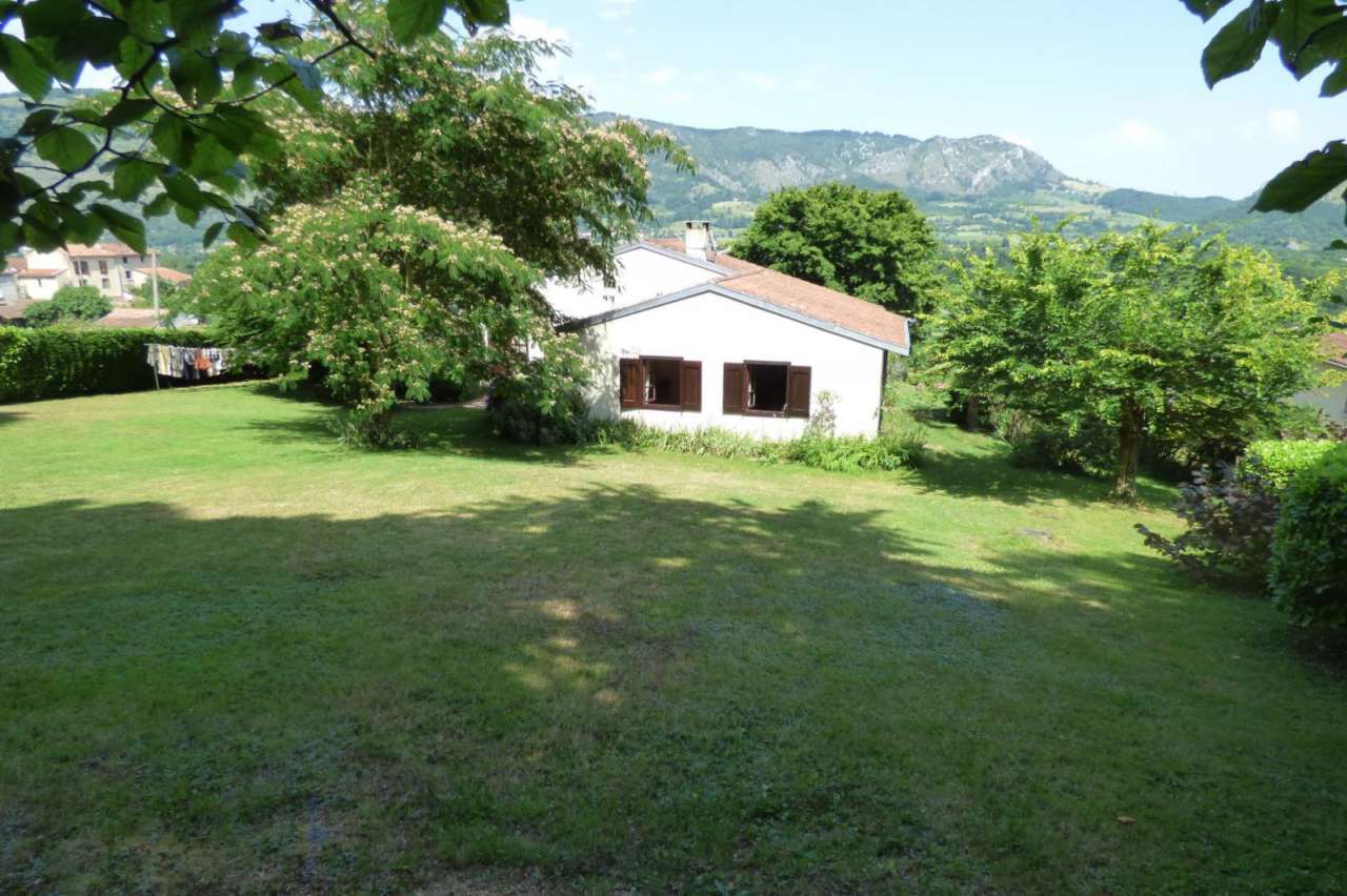 Charming 3 bedroom home ideally located in a quiet countryside setting in F