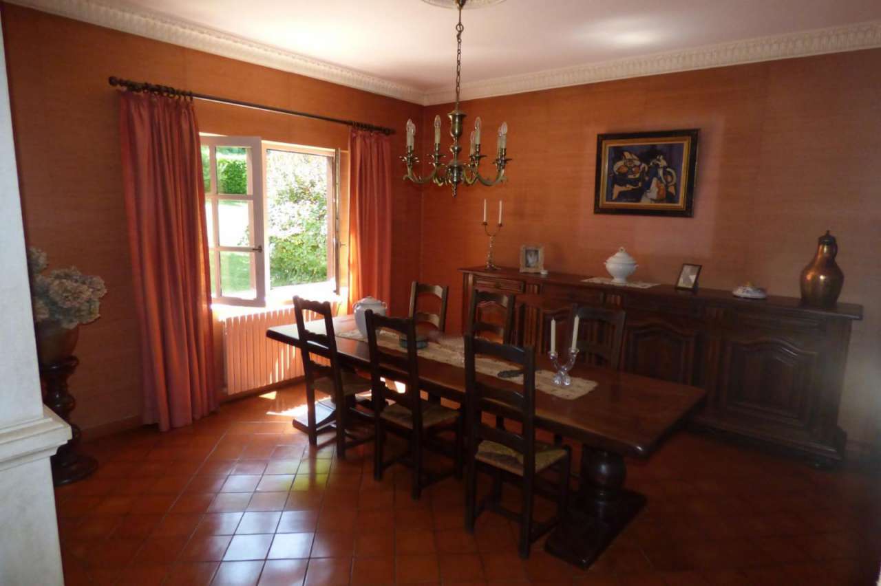 Charming 3 bedroom home ideally located in a quiet countryside setting in F