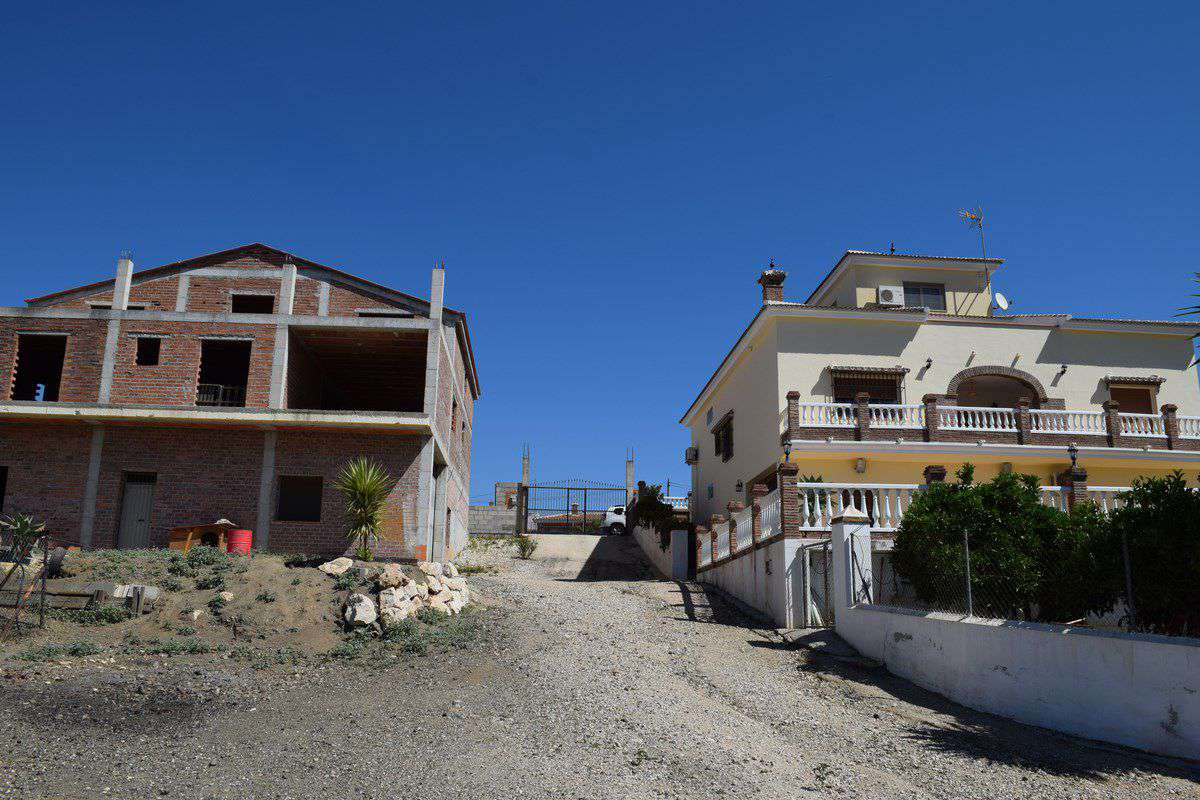 Spacious Project, 4 bedroom House Puente Don Manuel Alcaucin