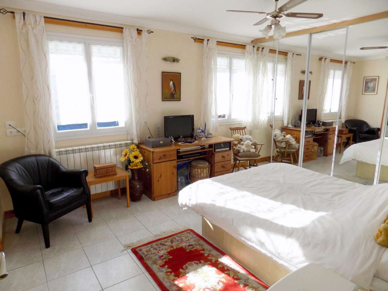 Superb 3 bedroom home with a total spacious living area of 156m2, set withi