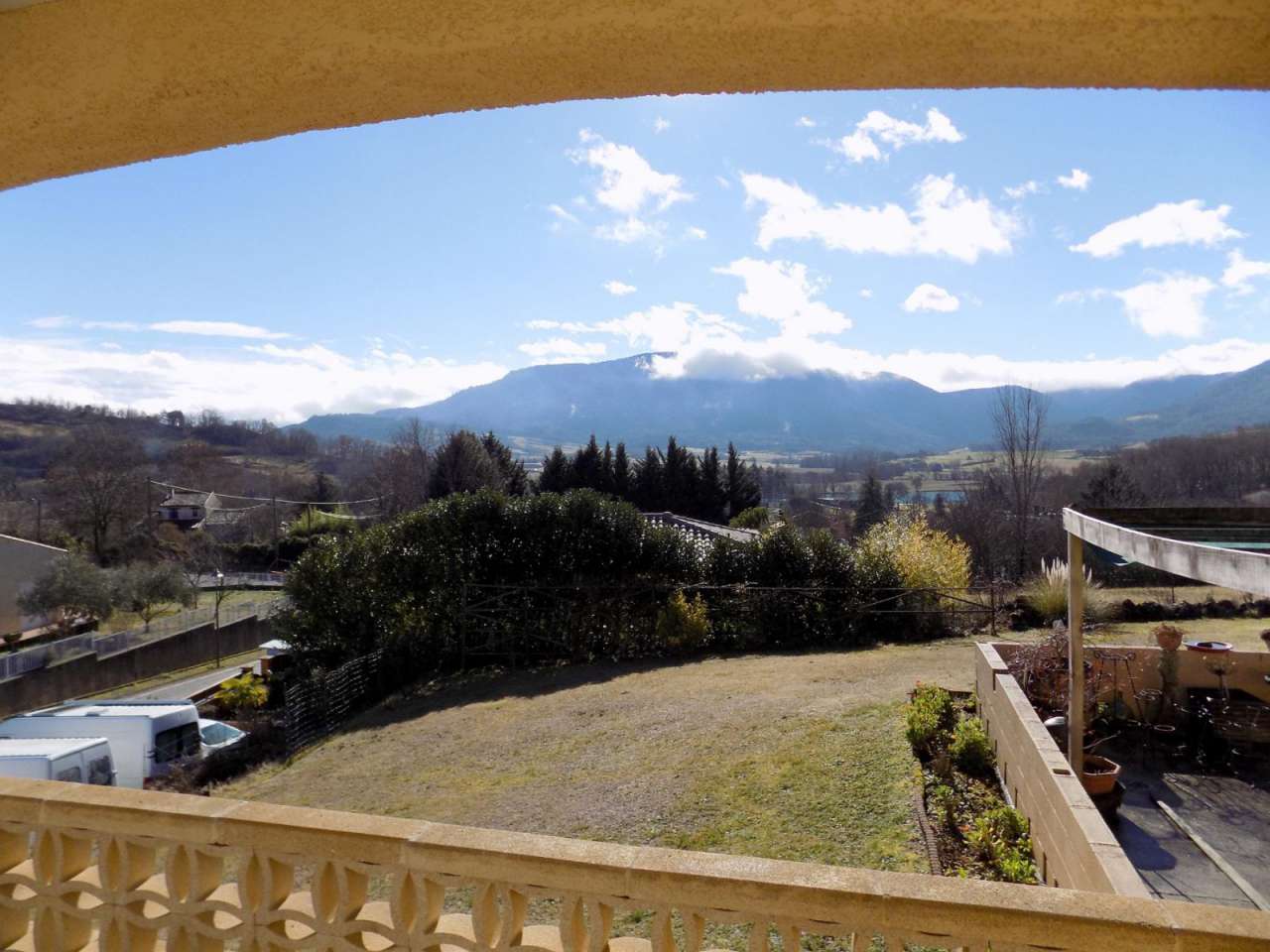 Superb 3 bedroom home with a total spacious living area of 156m2, set withi