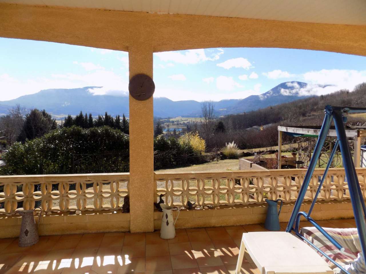 Superb 3 bedroom home with a total spacious living area of 156m2, set withi