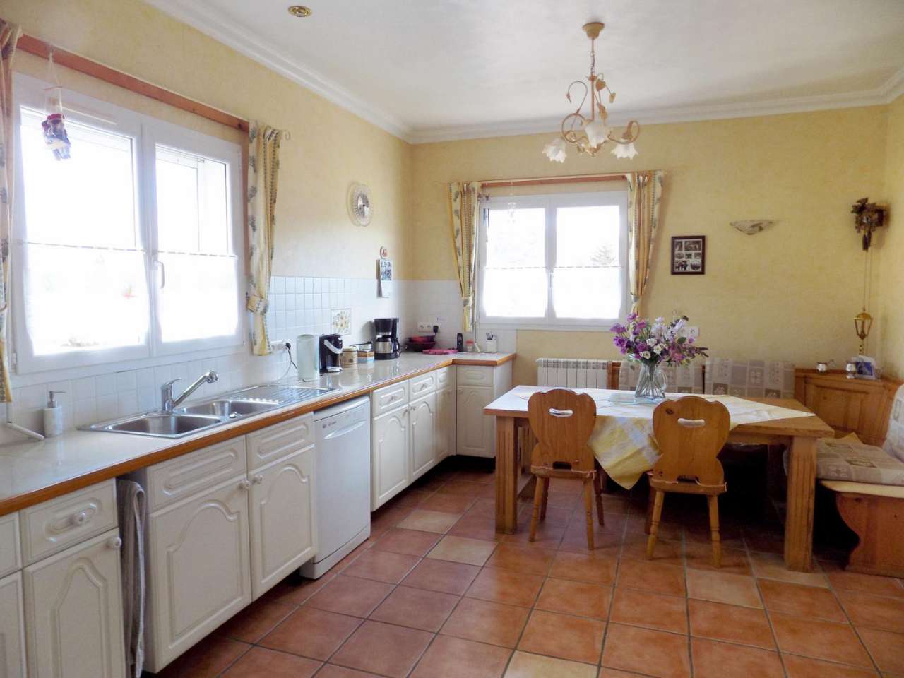 Superb 3 bedroom home with a total spacious living area of 156m2, set withi