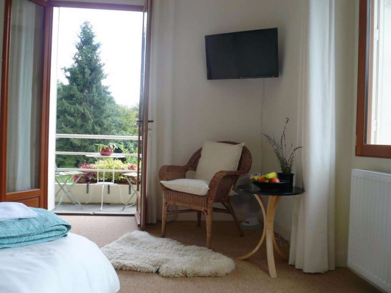 Grand and spacious house which is full of character and charm, with a total