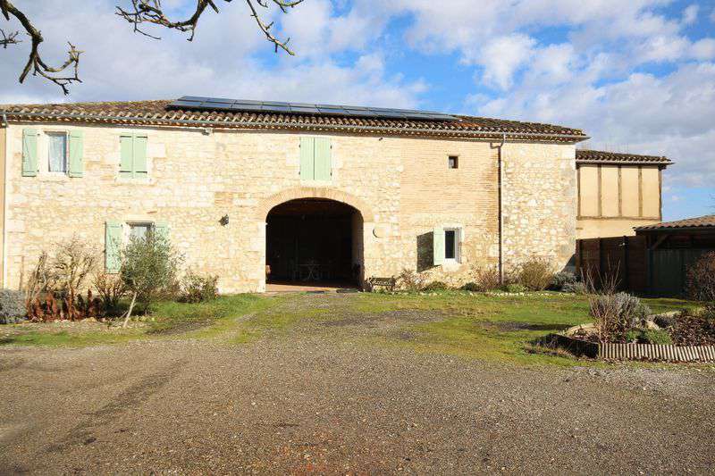 Excellent Bed and Breakfast property with income opportunities, including 3