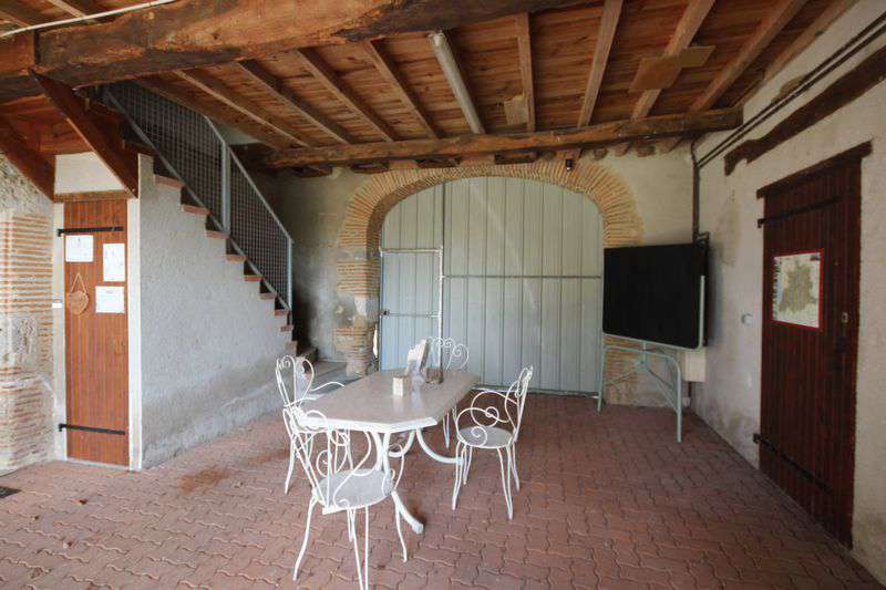 Excellent Bed and Breakfast property with income opportunities, including 3