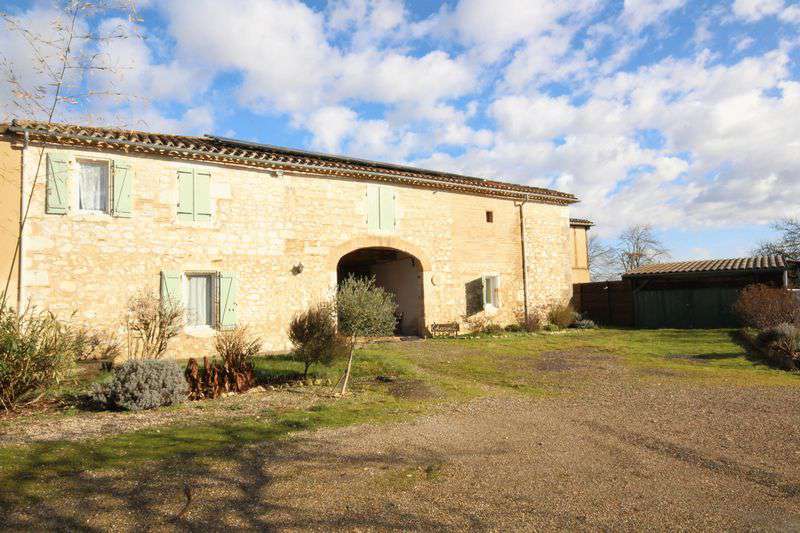 Excellent Bed and Breakfast property with income opportunities, including 3