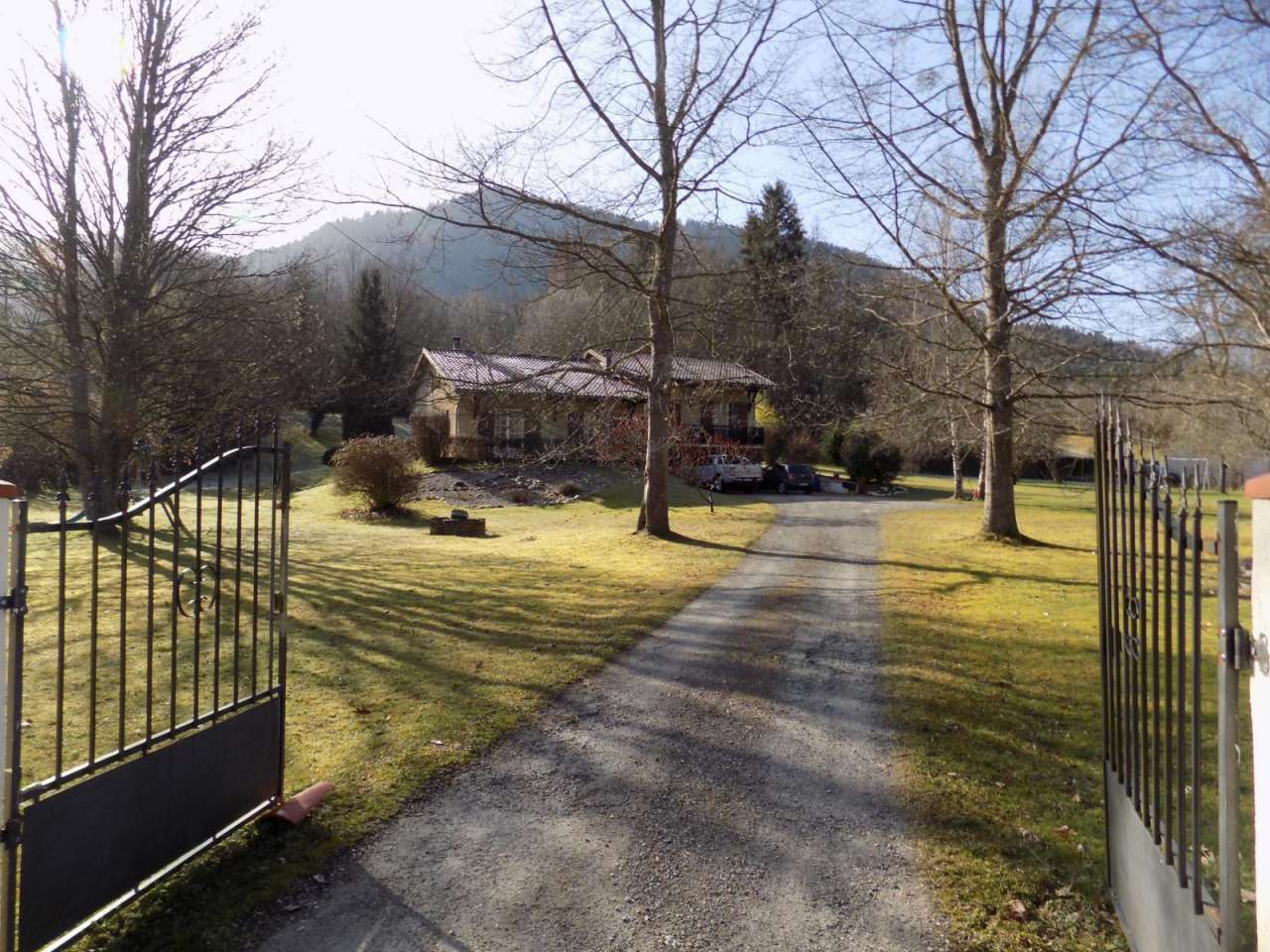 Very spacious family home with a total living area of 170m2, ideally set in