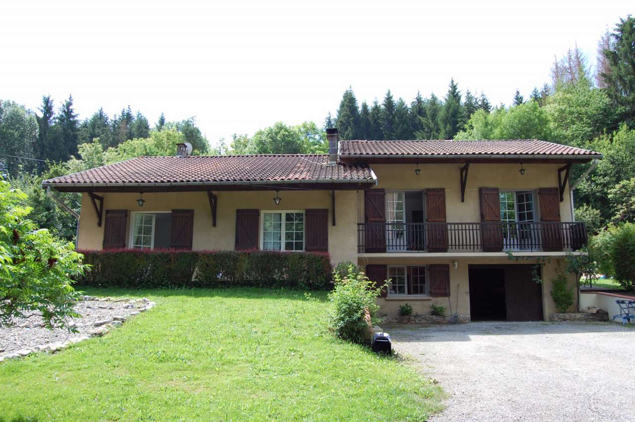 Very spacious family home with a total living area of 170m2, ideally set in