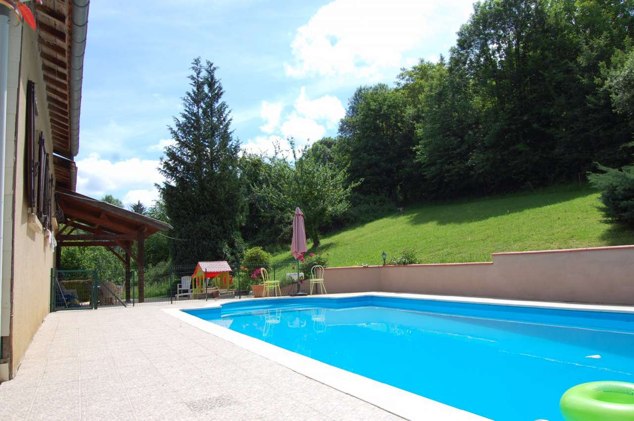 Very spacious family home with a total living area of 170m2, ideally set in