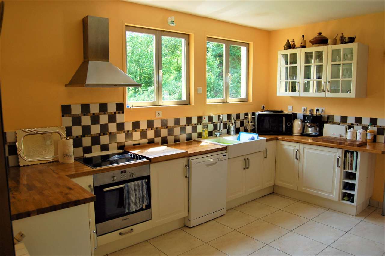 Very spacious family home with a total living area of 170m2, ideally set in