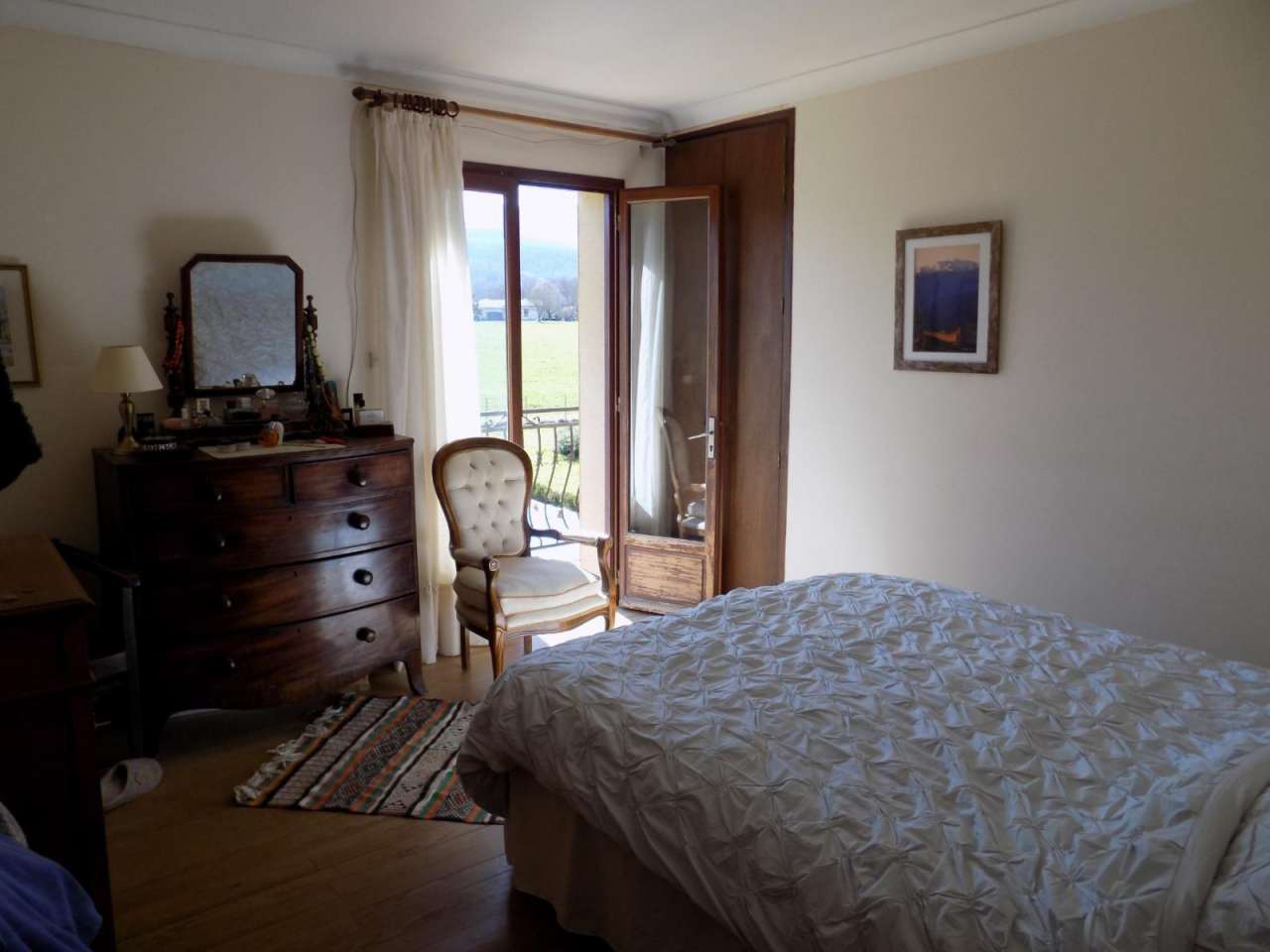 Beautiful south facing 5 bedroom home set within a large plot of 2,500m2 wi