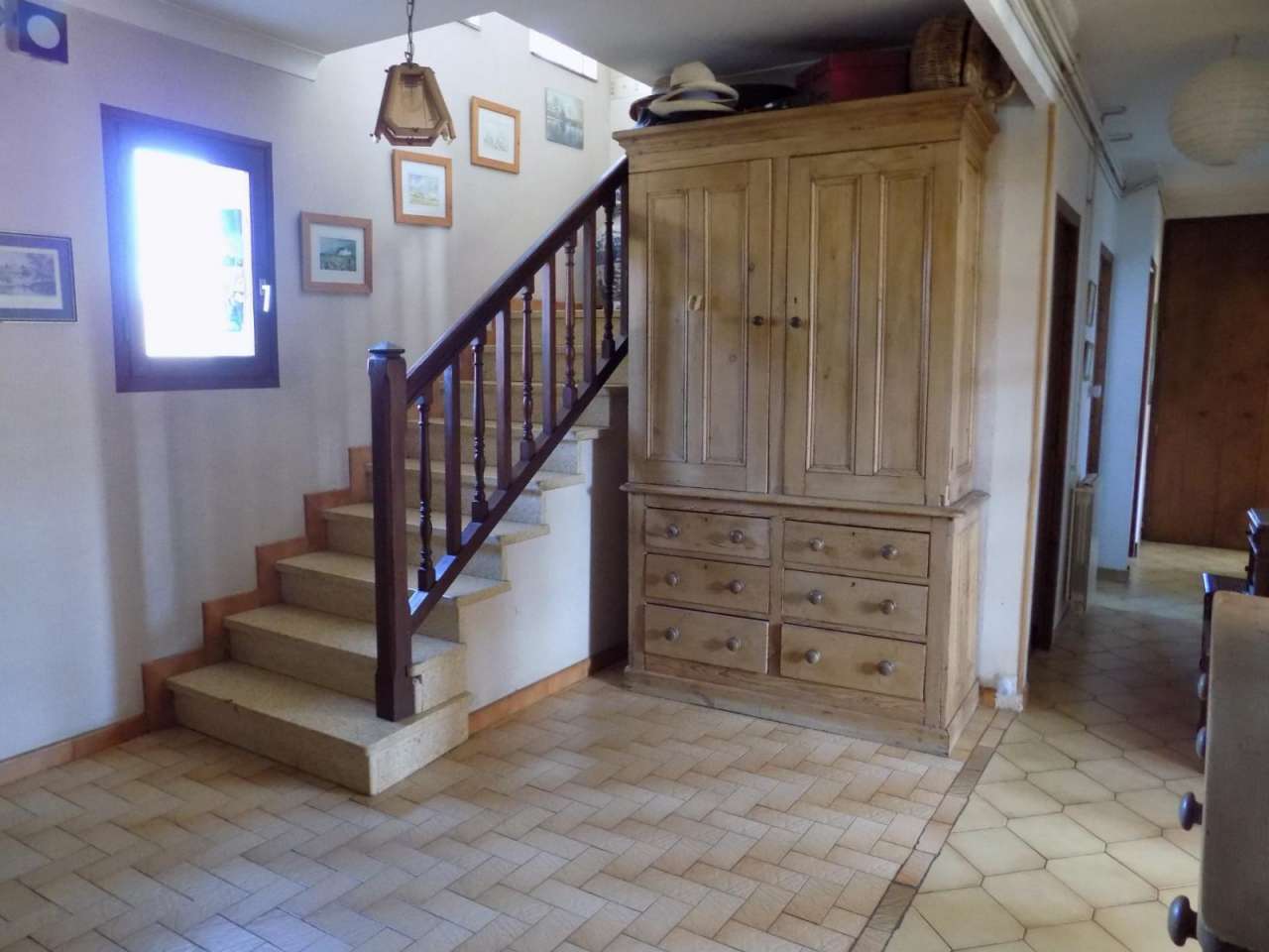 Beautiful south facing 5 bedroom home set within a large plot of 2,500m2 wi