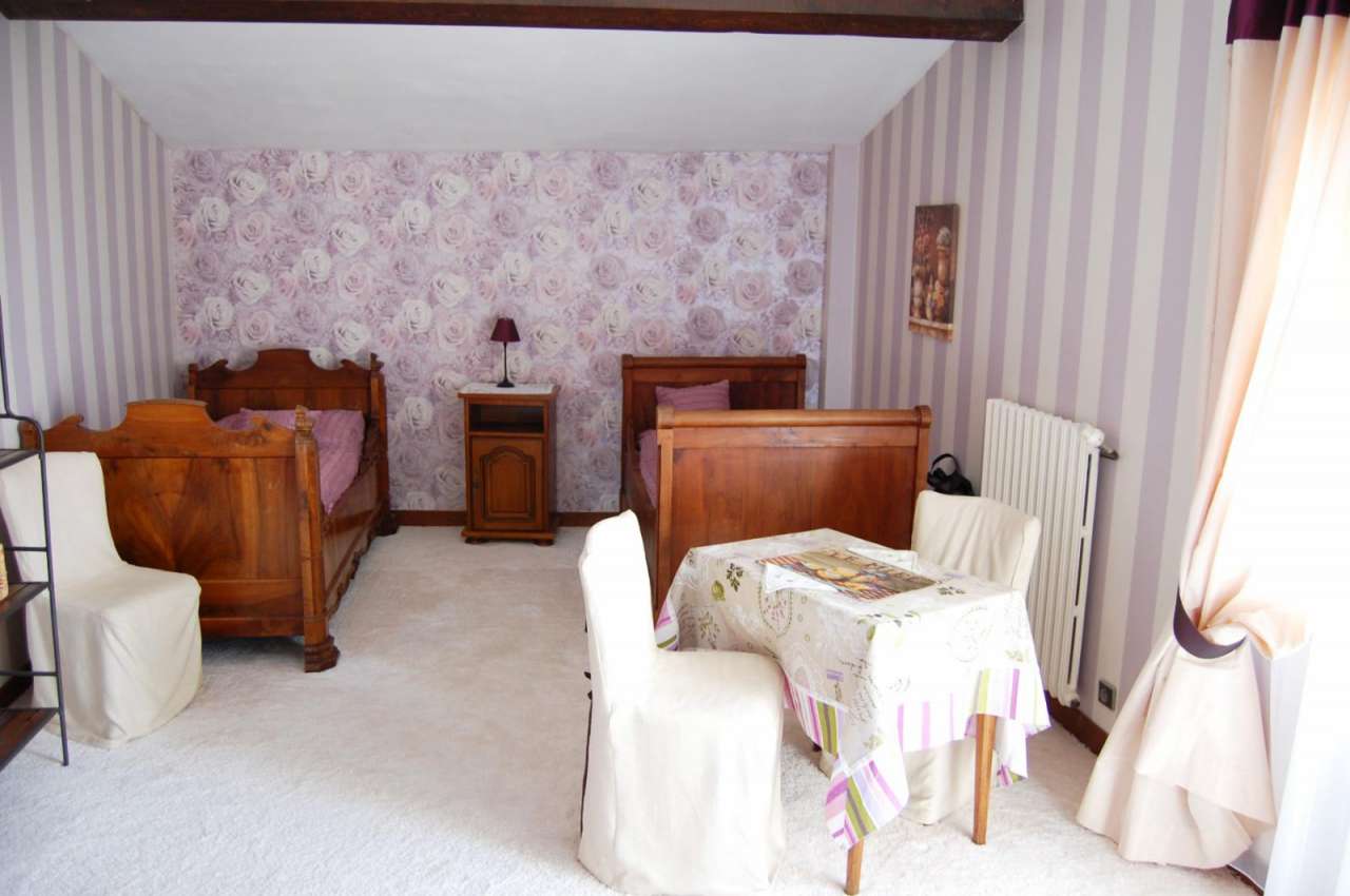 Charming and spacious 6 bedroom former winemaker's house with a totla livin