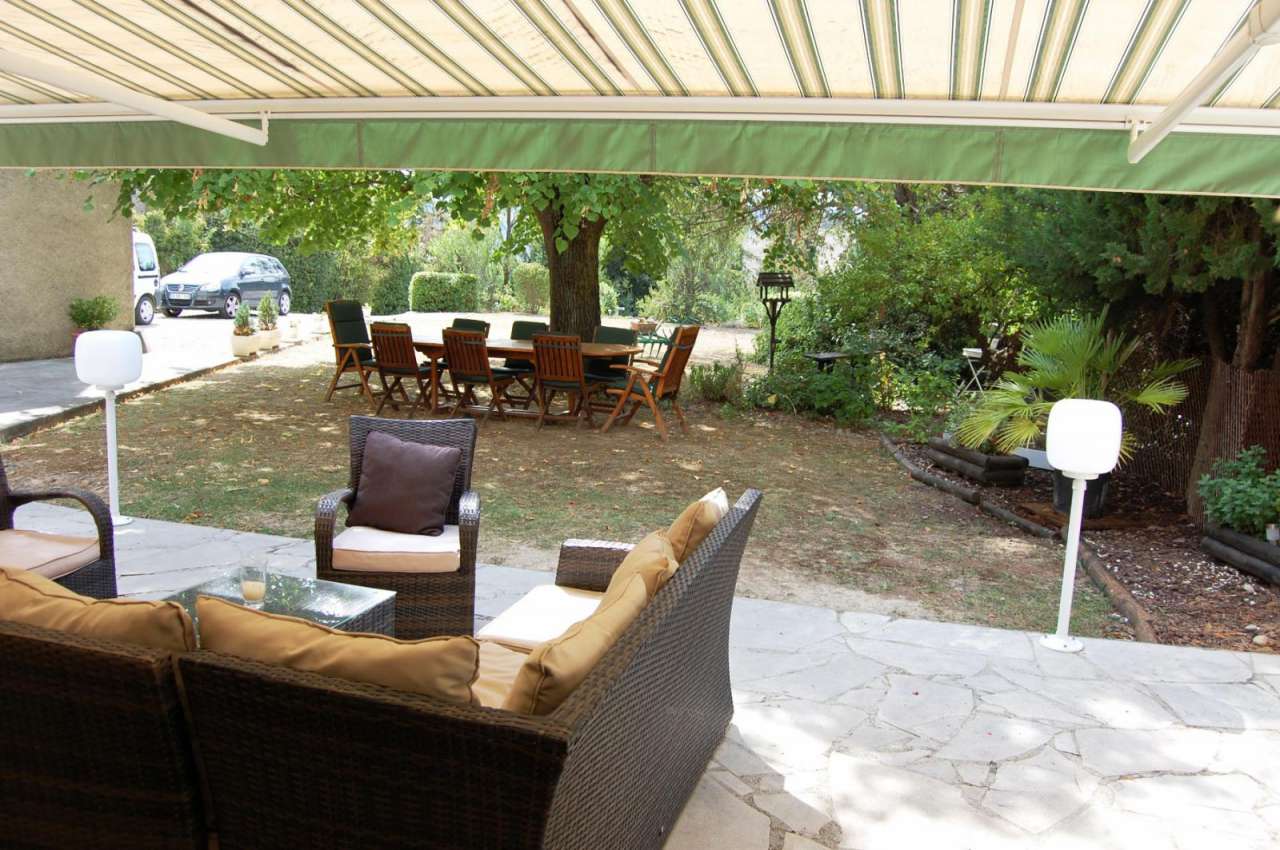 Charming and spacious 6 bedroom former winemaker's house with a totla livin