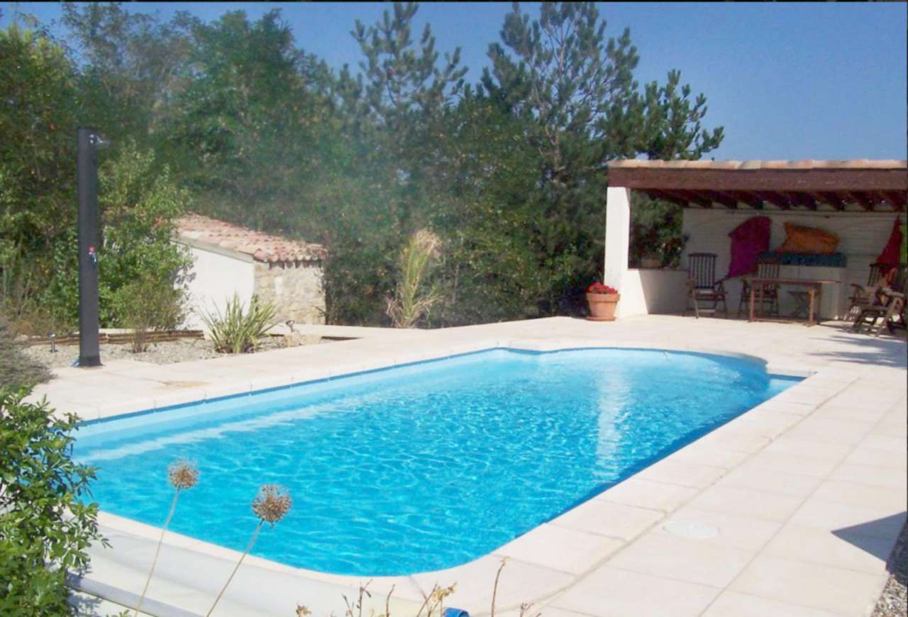 Charming and spacious 6 bedroom former winemaker's house with a totla livin