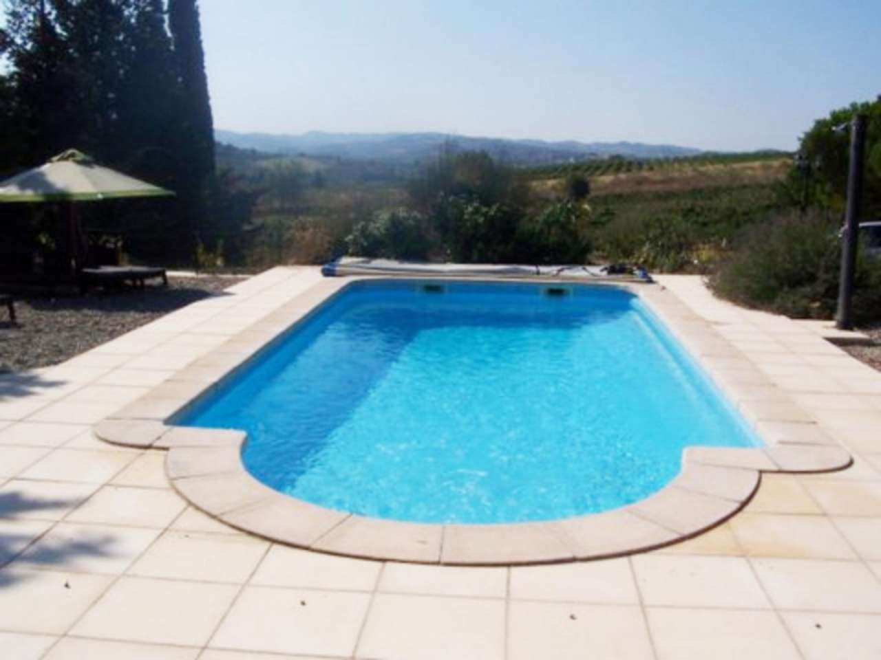 Charming and spacious 6 bedroom former winemaker's house with a totla livin