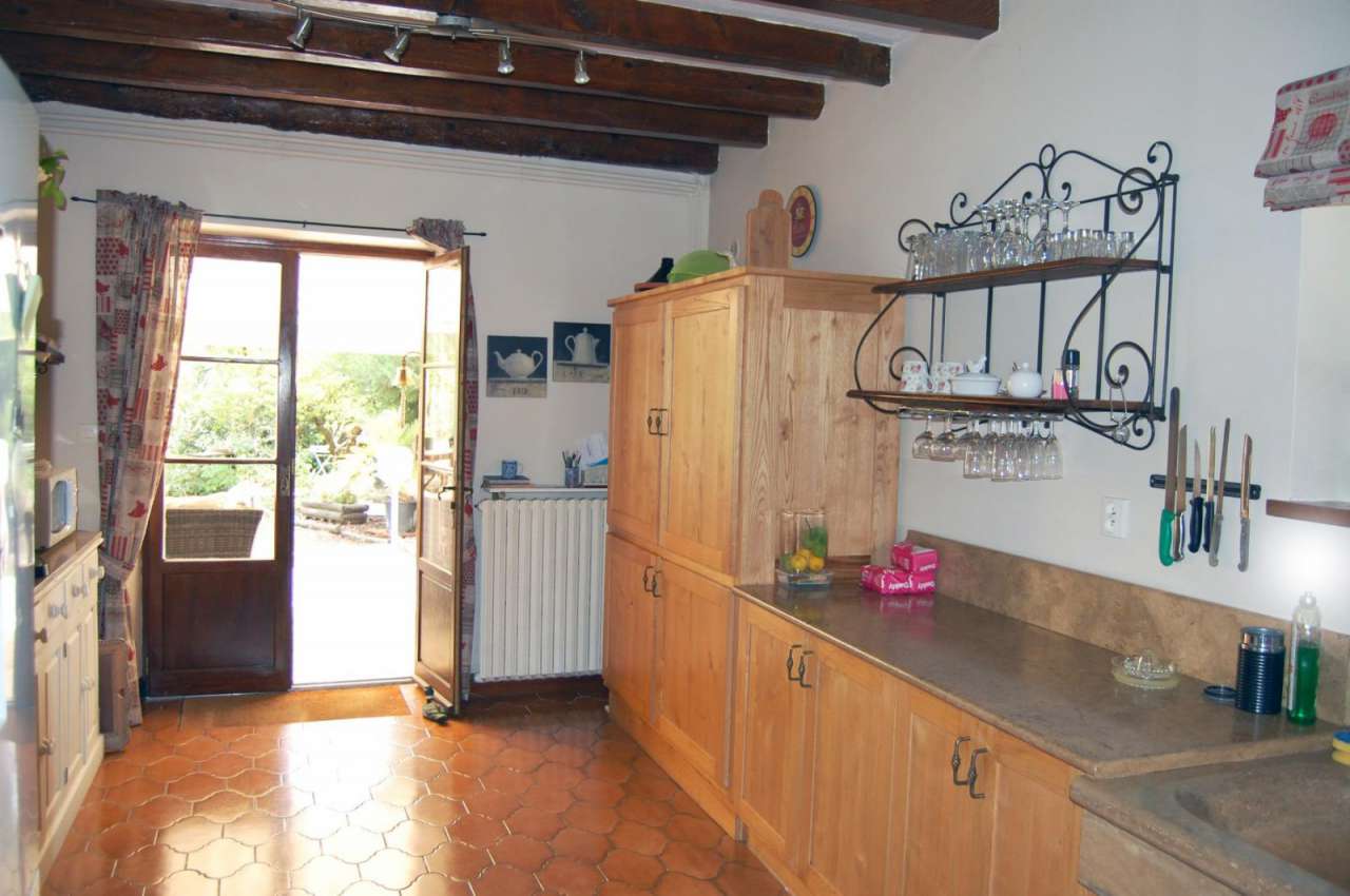 Charming and spacious 6 bedroom former winemaker's house with a totla livin