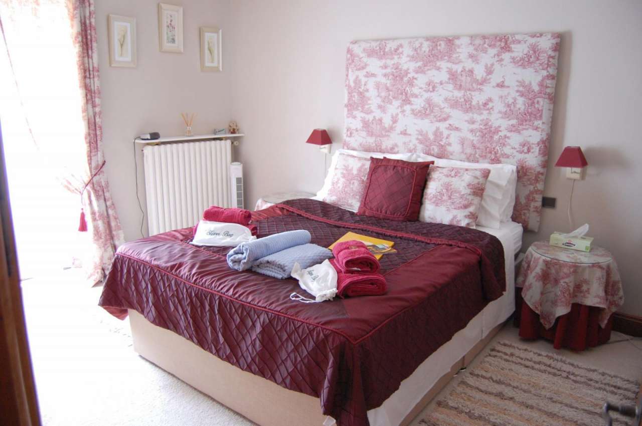 Charming and spacious 6 bedroom former winemaker's house with a totla livin