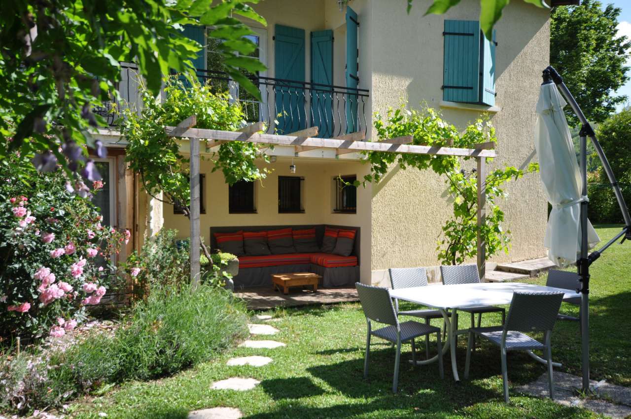 Beautifully presented 4 bedroom home which is ideally nestled right in the