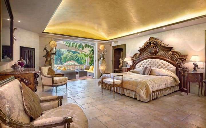 Immaculate and entirely renovated 6 bedroom luxurious villa, with a vast an