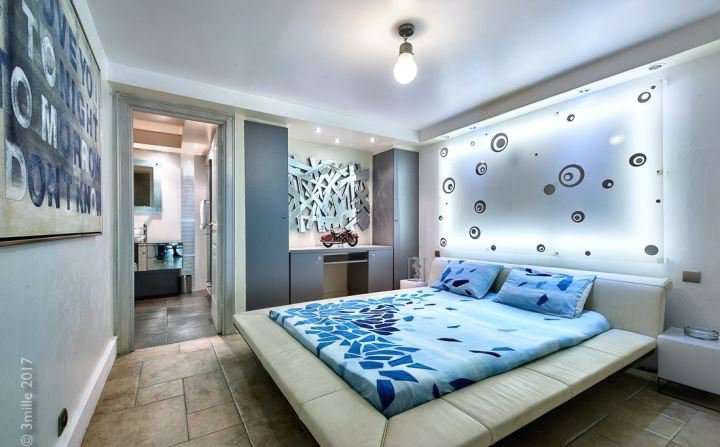 Immaculate and entirely renovated 6 bedroom luxurious villa, with a vast an