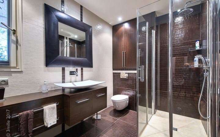 Immaculate and entirely renovated 6 bedroom luxurious villa, with a vast an