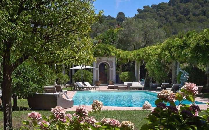 Immaculate and entirely renovated 6 bedroom luxurious villa, with a vast an