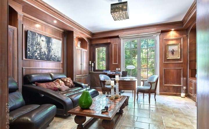 Immaculate and entirely renovated 6 bedroom luxurious villa, with a vast an