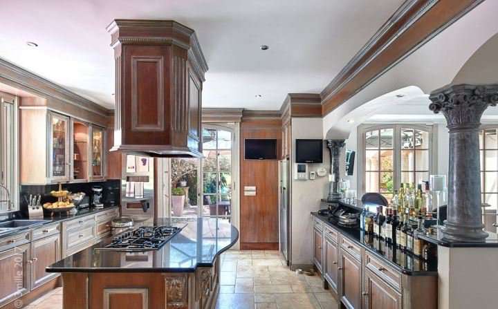 Immaculate and entirely renovated 6 bedroom luxurious villa, with a vast an