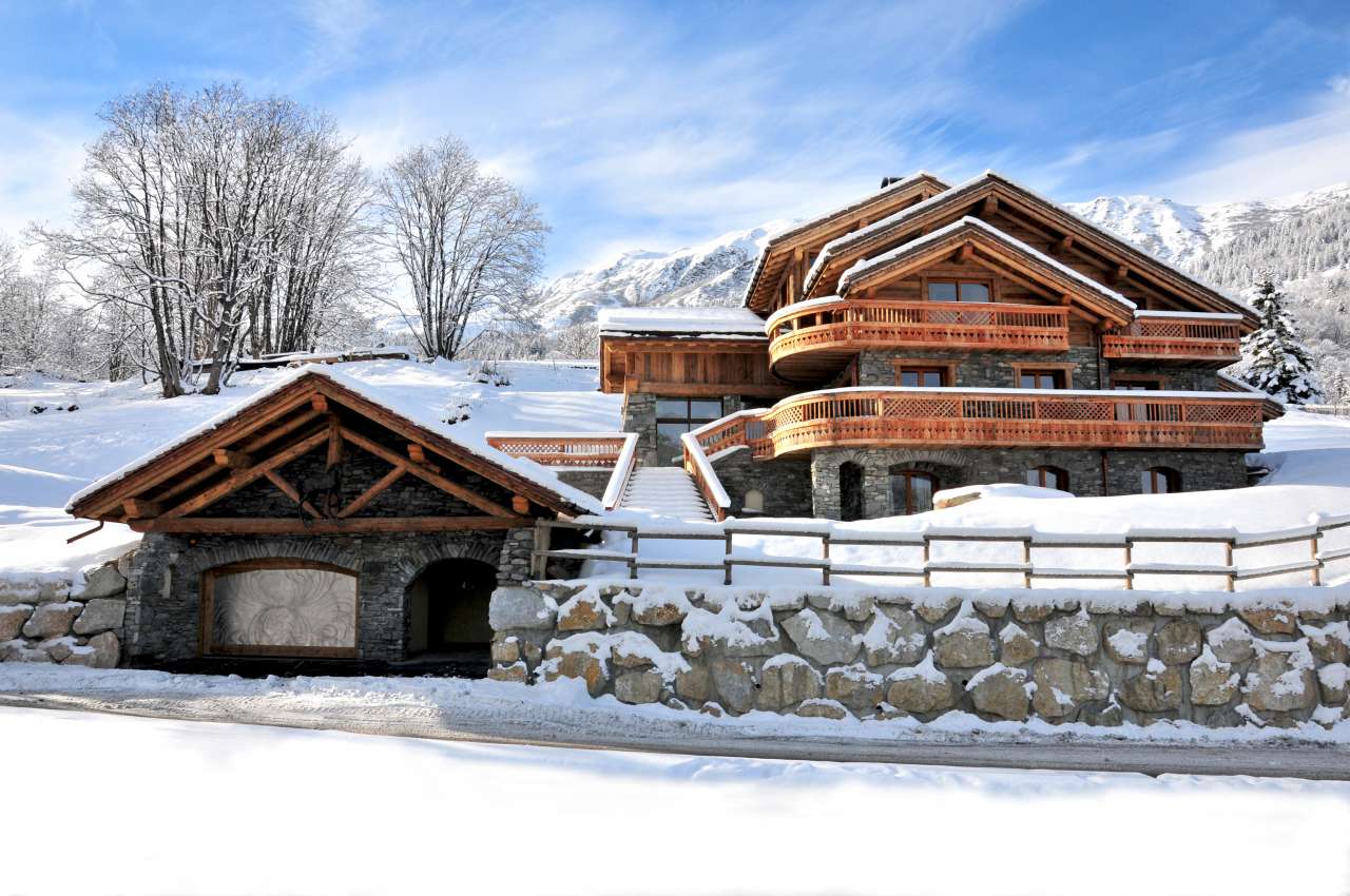 Superb 6 bedroom ski chalet with a vast total living area of 336m2, ideally
