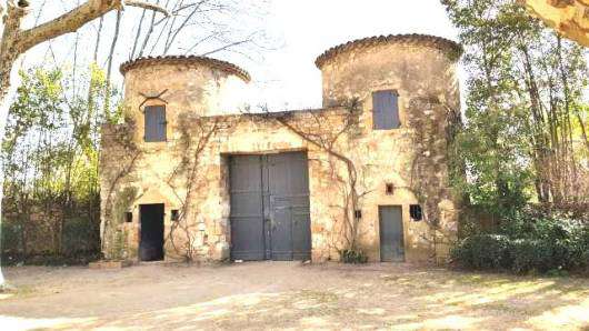 Spacious, 7 bedroom, fortified 13th Century listed historic castle, which h