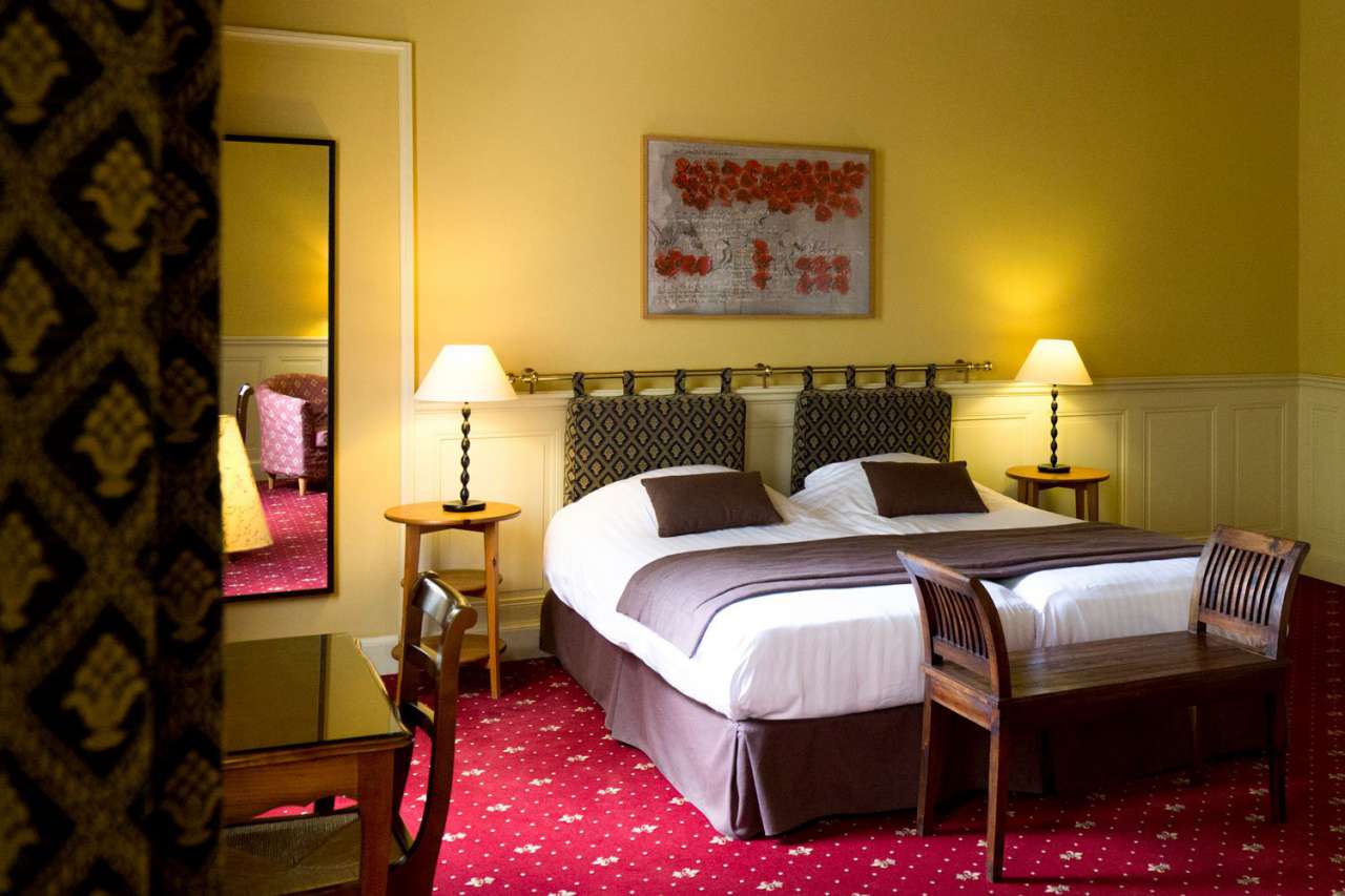 Fabulous Nineteenth Century Chateau near to Auch offering an excellent busi