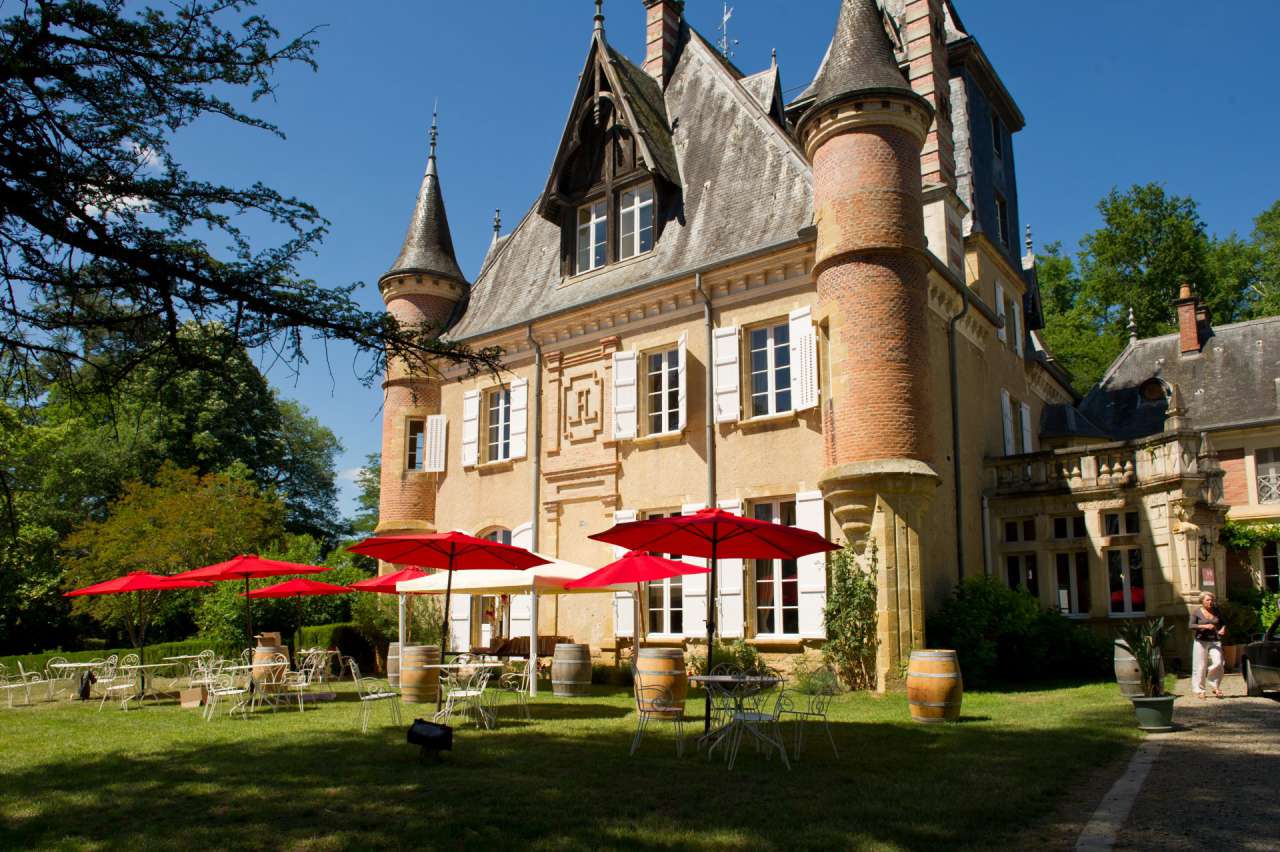 Fabulous Nineteenth Century Chateau near to Auch offering an excellent busi